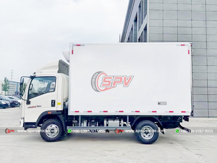 Sinotruk Cold Chain Truck - Left Side